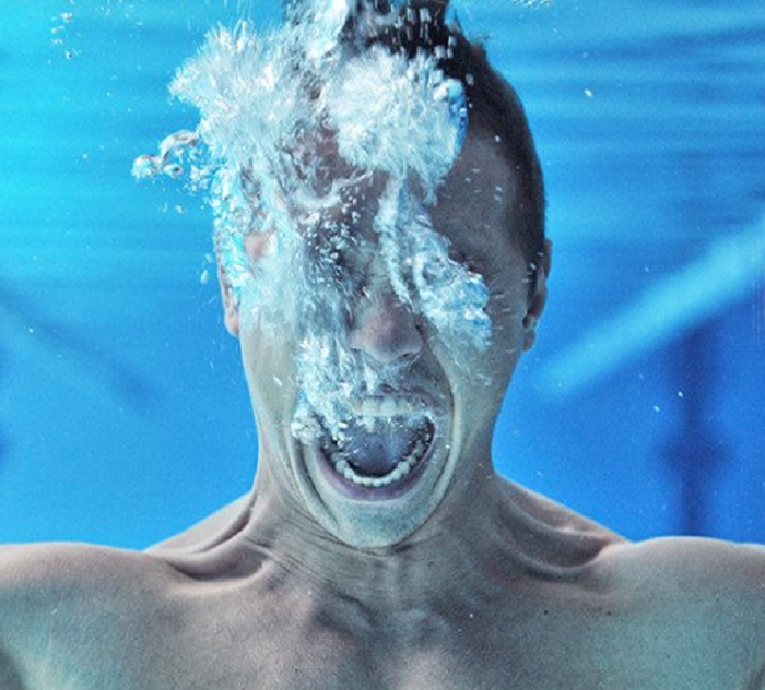 waterpolo-team-drowns