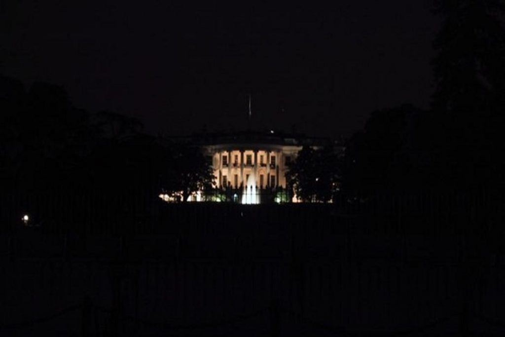 whitehouse-in-darkness