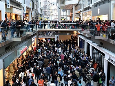crowded-mall