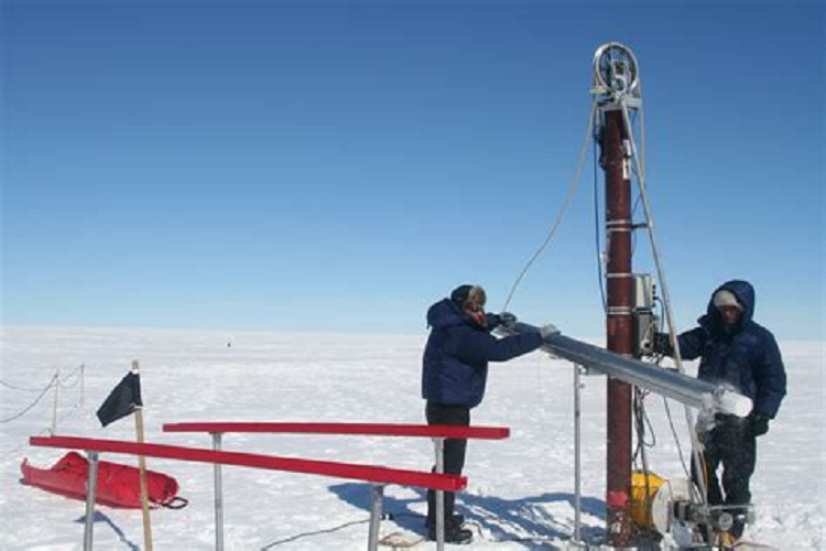Drilling ice cores on the Greenland ice cap