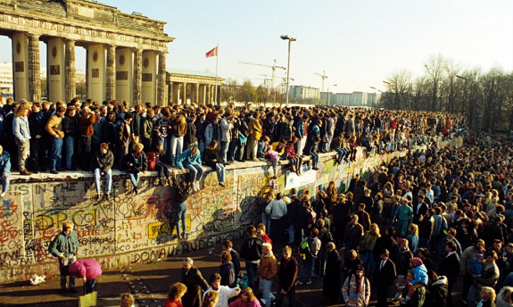 the-fall-of-the-wall-berlin-november-9-1989
