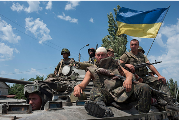 ukr-fighters-on-tank
